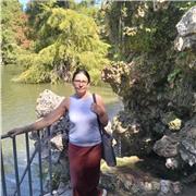 Tengo experiencia como profesora de apoyo en una escuela dirigida a las personas con discapacidad mental.